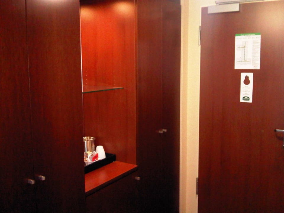 Zimmer 149 - Schränke Courtyard by Marriott Munich City Center