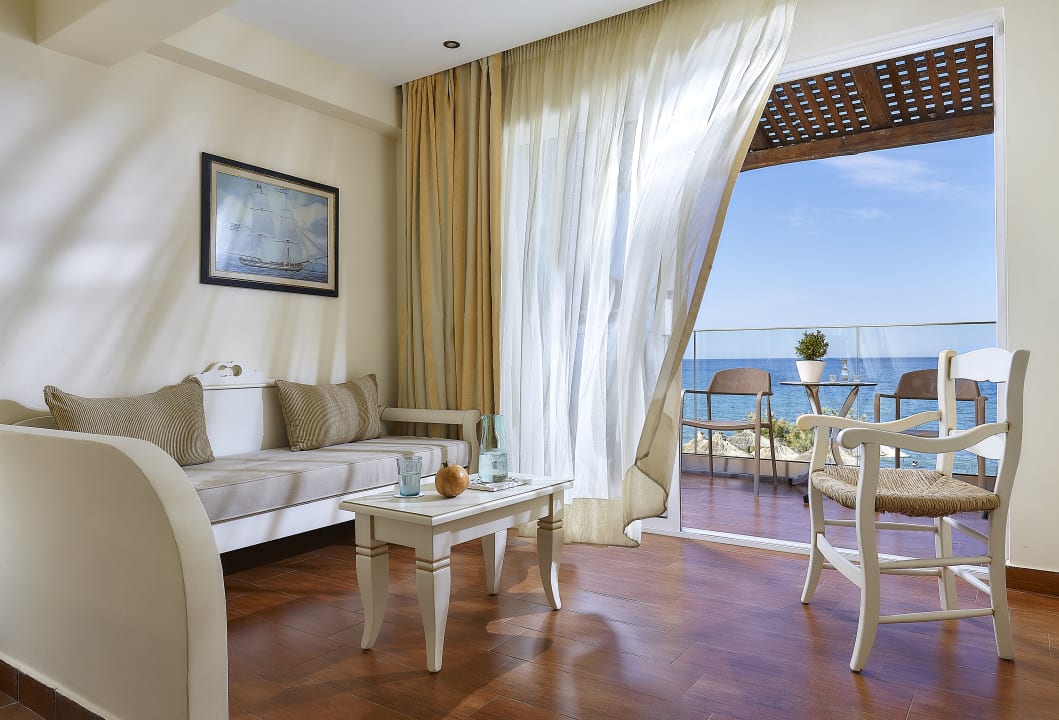 Zimmer Alexander Beach Hotel & Village Resort
