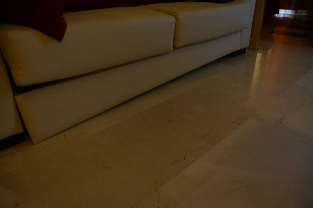 Die Schlafcouch hat auch schon einiges hinter sich Grupotel Playa de Palma Suites & Spa