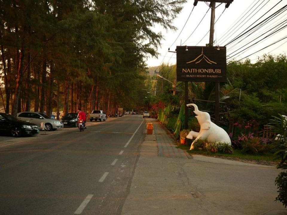 An der Strandstraße Hotel Naithonburi Beach Resort