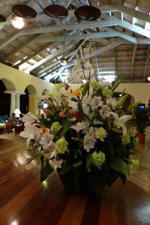 Eines der schönen Blumenarrangements Iberostar Selection Hacienda Dominicus