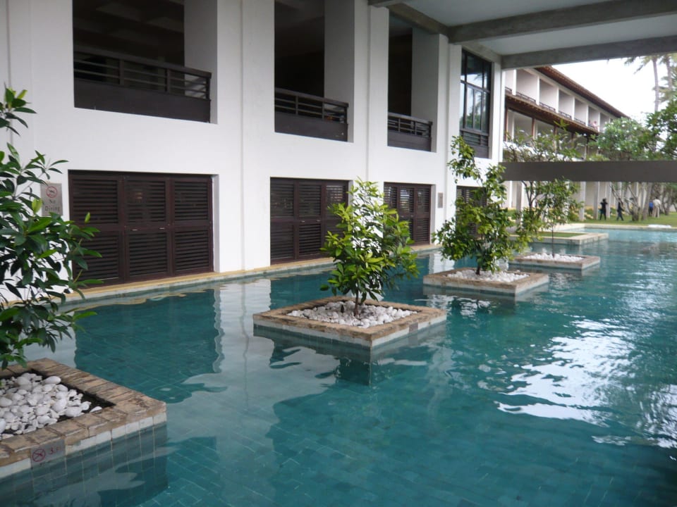 Teil 1des Pools Hotel Jetwing Beach