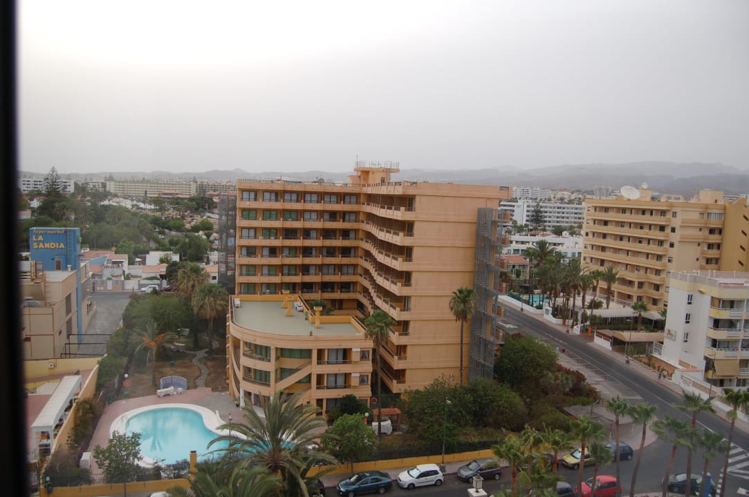 Vom 7. Stock, das gelbe Hotel wird bald abgerissen Hotel Riu Palace Palmeras