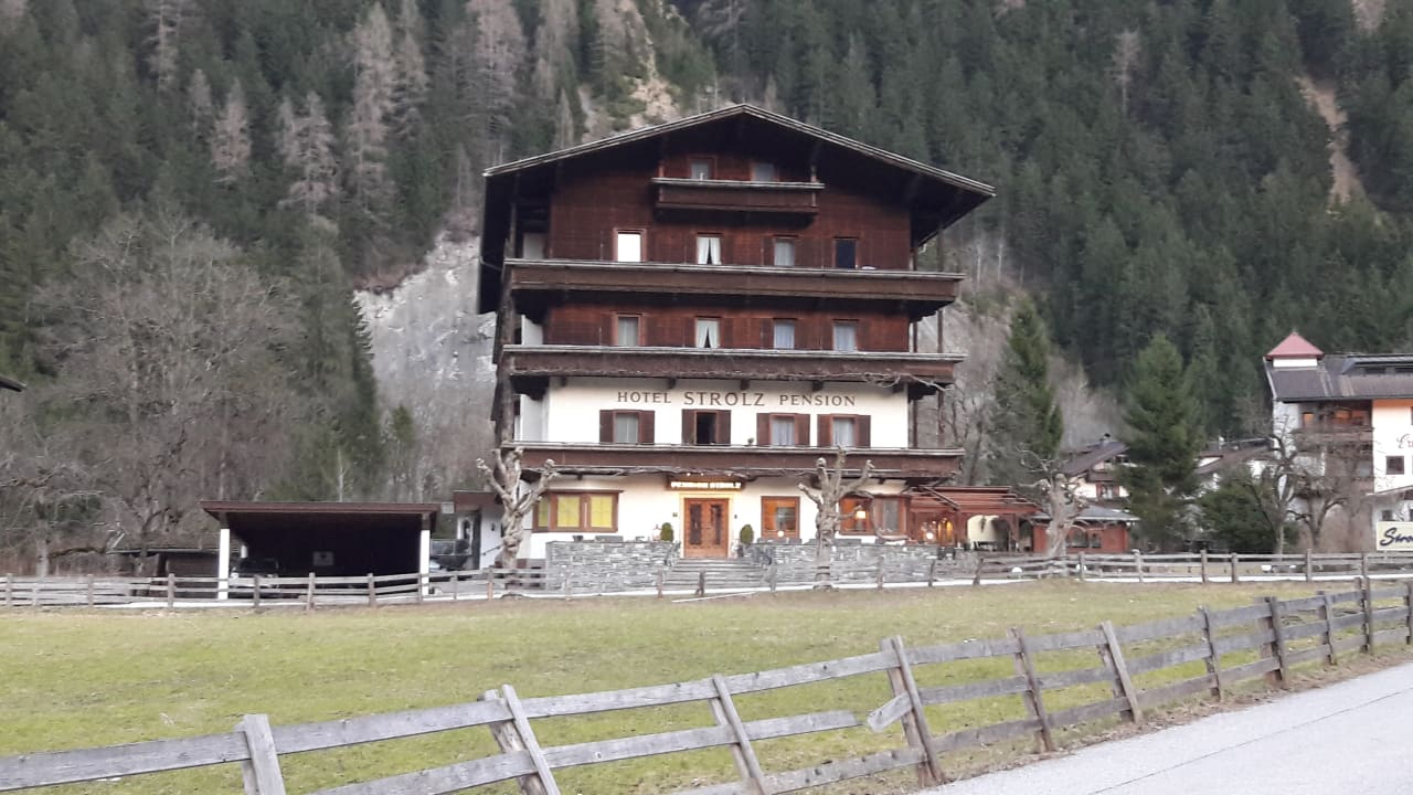 Außenansicht Hotel & Pension Strolz