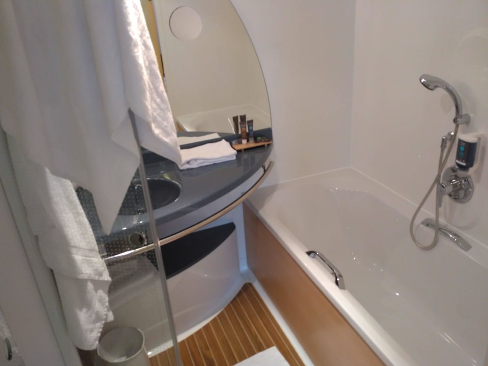 Łazienka Novotel Suites Wien City Donau