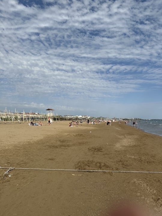 Strand Well Palace Side