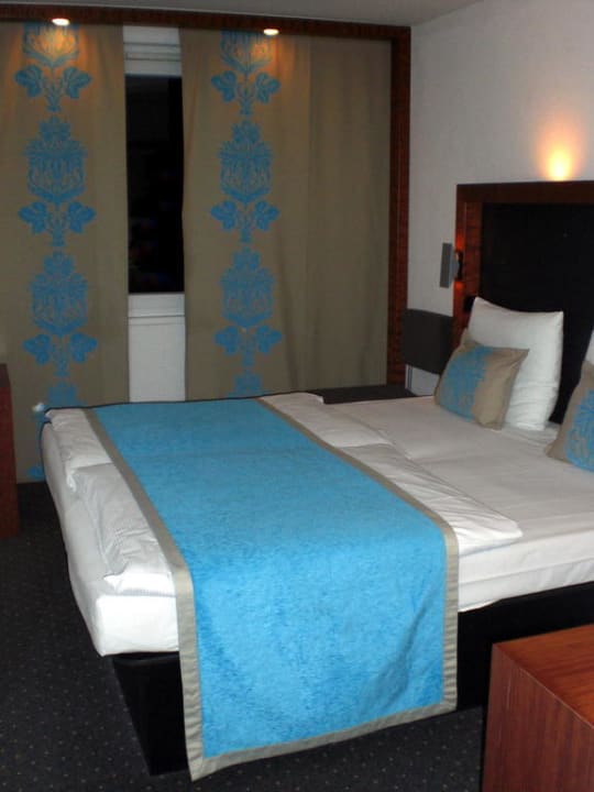 Stylish-türkis Motel One Frankfurt Airport