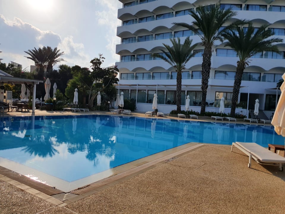 Pool Crystal Springs Beach Hotel