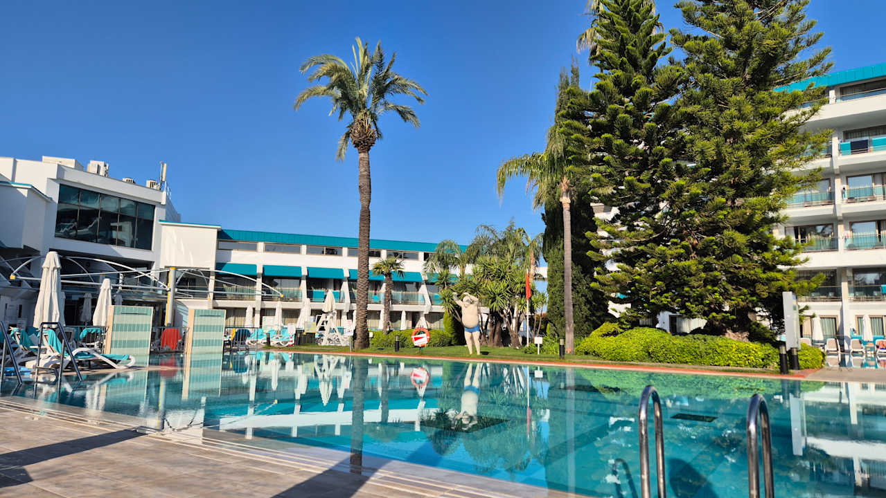 Pool Side Star Elegance