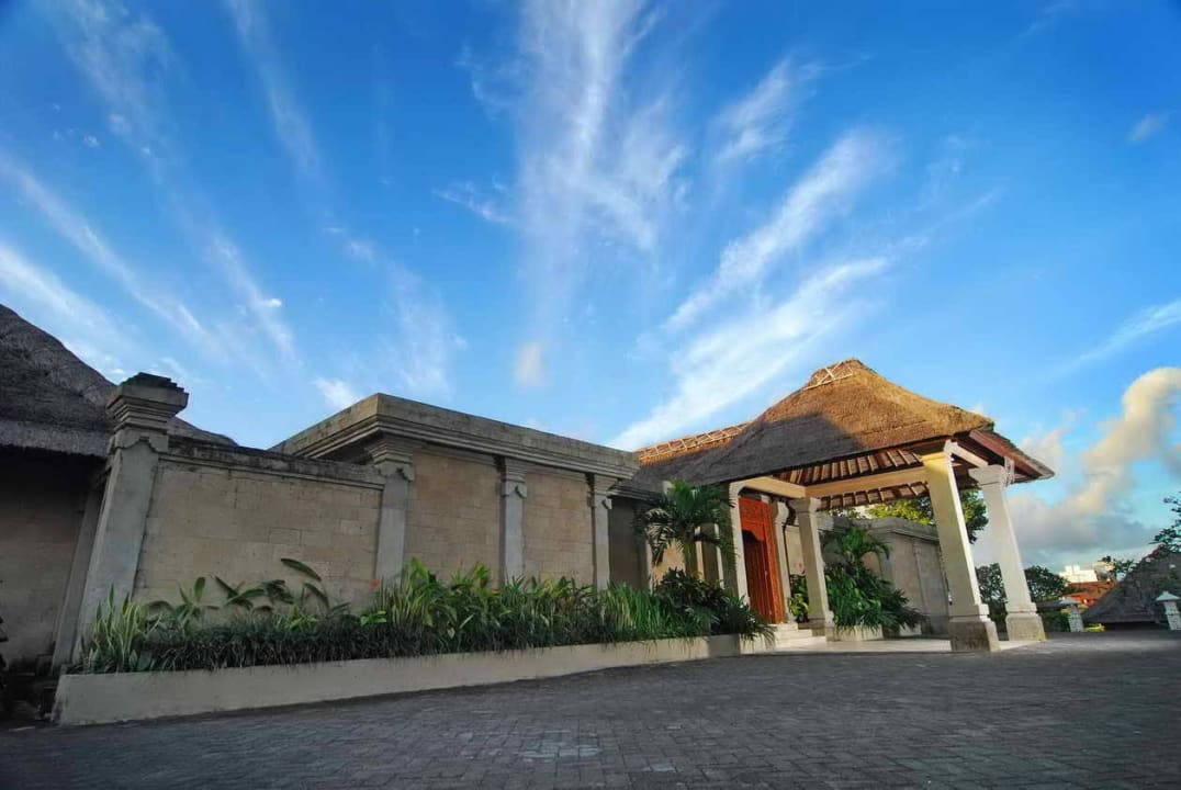 Exterior view Hotel Puri Balangan Villa