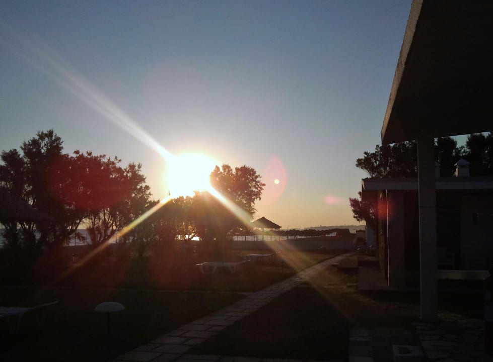 Morgens Blick vom Bungalow zum Liegenstrand Civitel Creta Beach