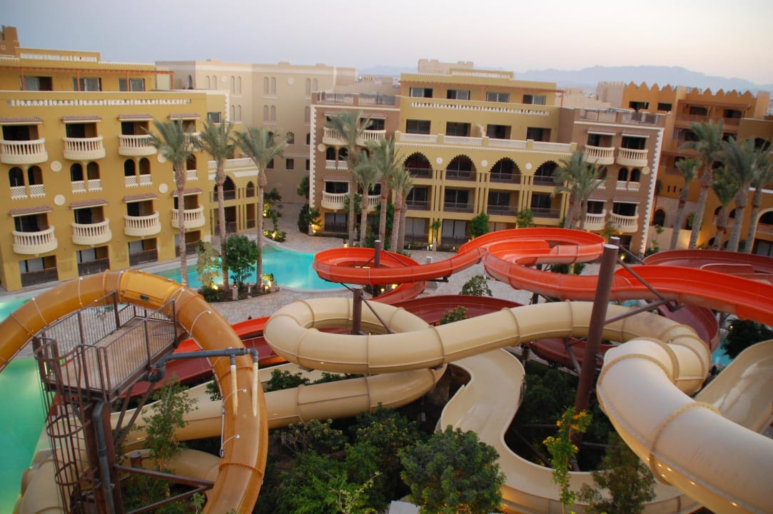 Rutschenanlage am Abend Grand Waterworld Makadi & Family Star Makadi