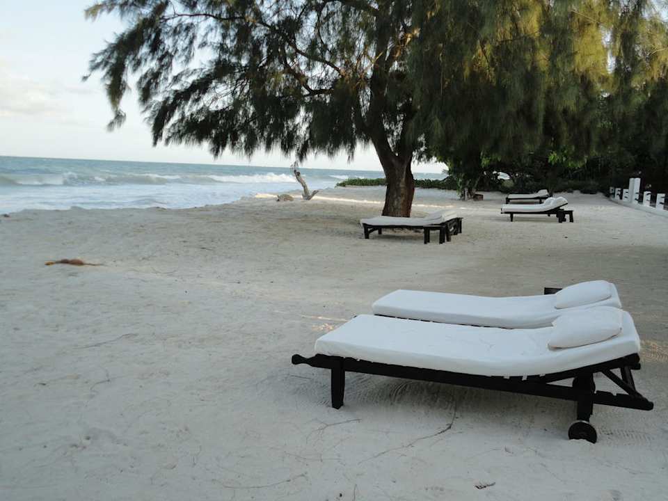 Relaxing Hotel Karibuni Rafiki Beach Resort