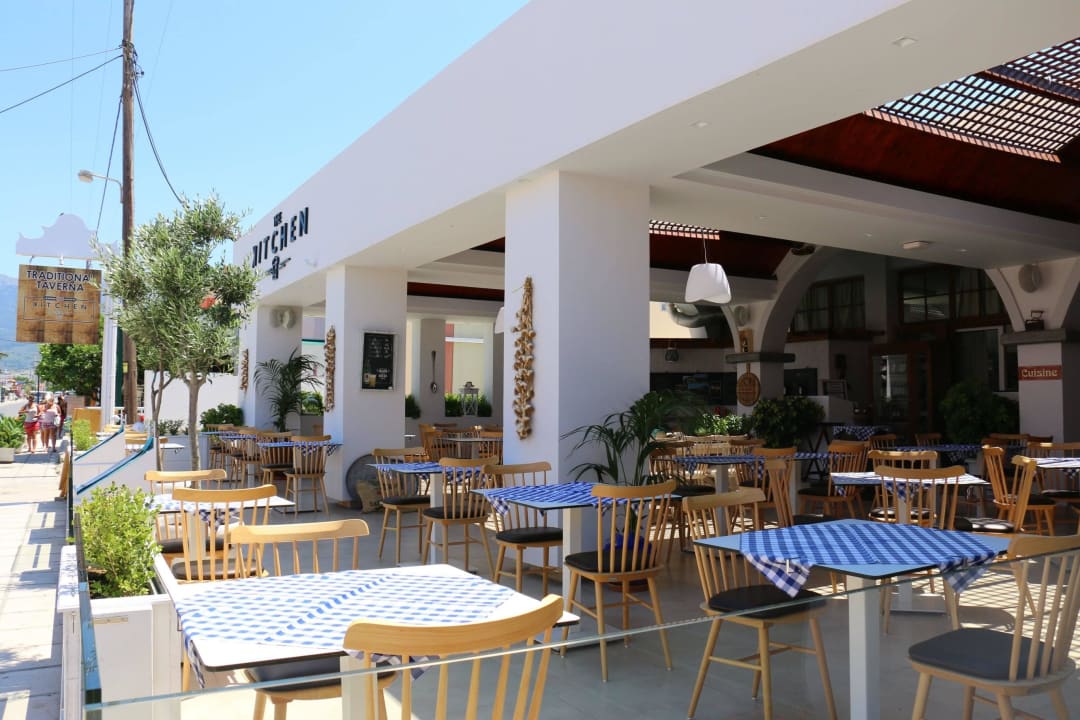 Das á la carte Restaurant Sentido More Meni Residence & Suites