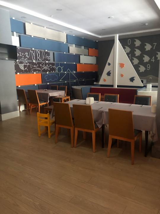 Gastro Saturn Palace Resort Hotel