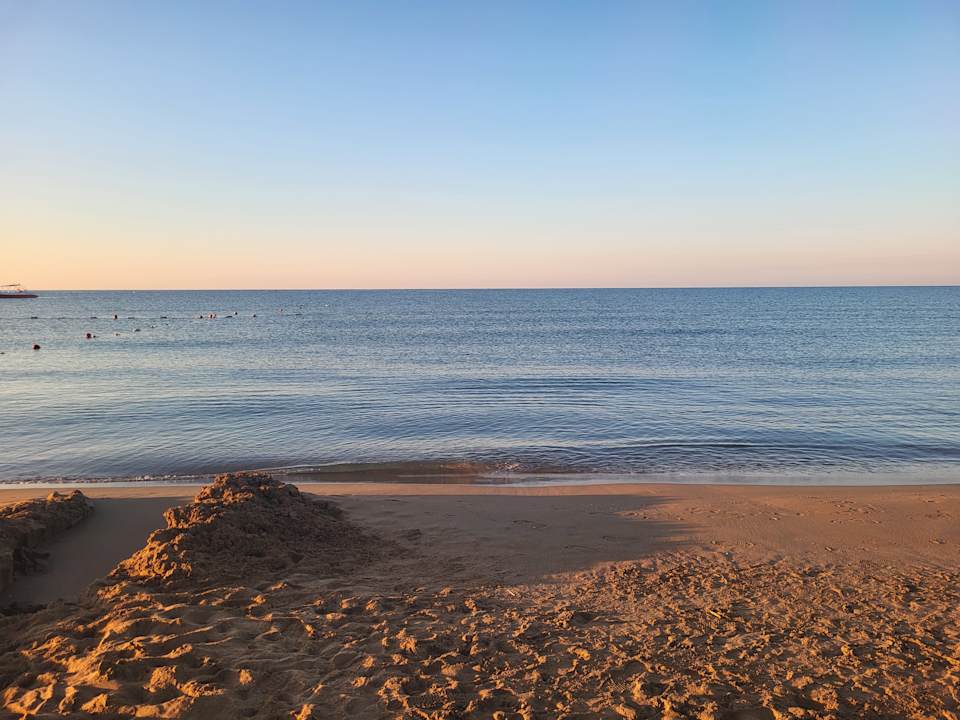 Strand Kamelya Aishen Club