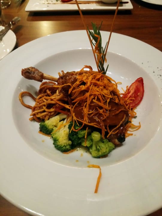 Gastro Acanthus Cennet Barut Collection