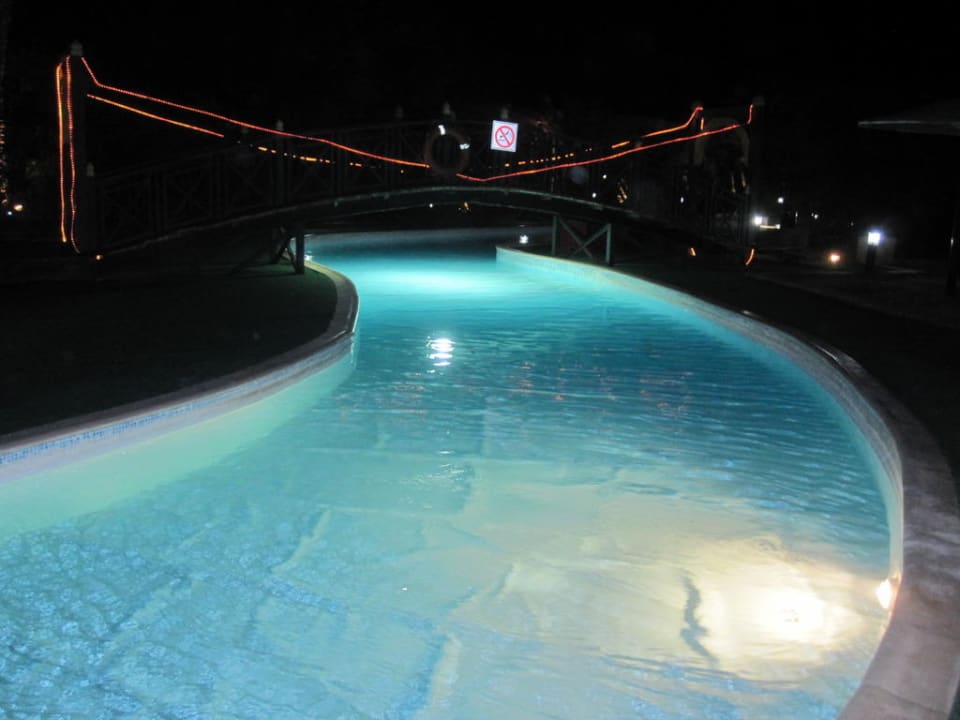 Der Pool Golden Beach Resort