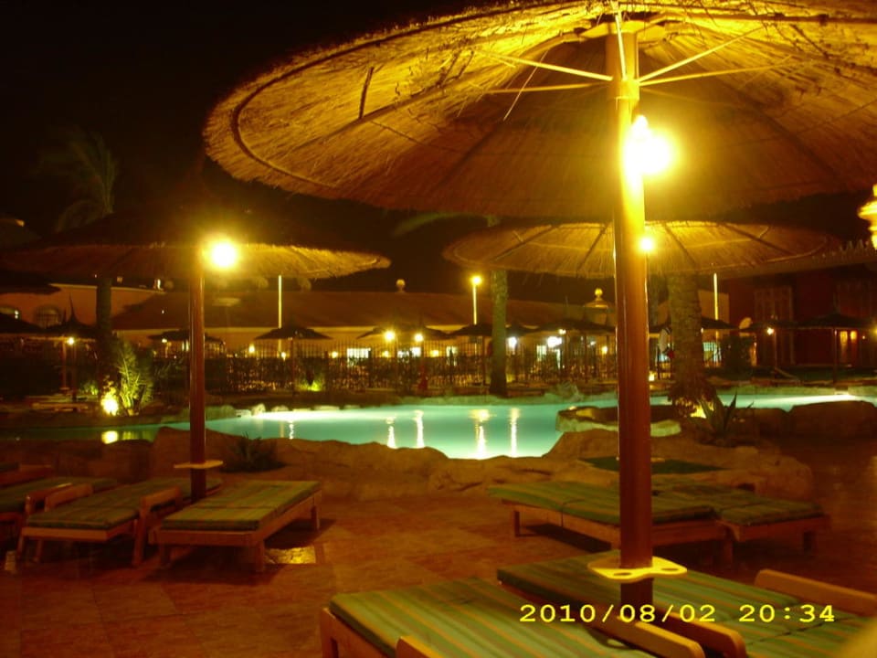Animationspool am Abend Pickalbatros Alf Leila Wa Leila Resort - Neverland Hurghada