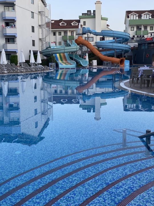 Pool Grand Seker Hotel