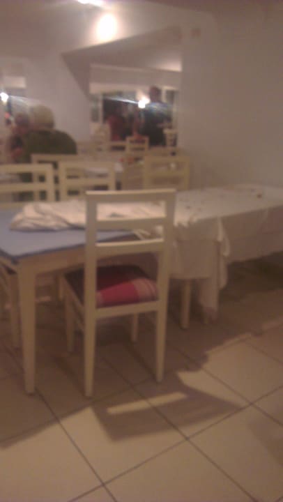 Das steht so eine halbe Stunde The Club Hammamet