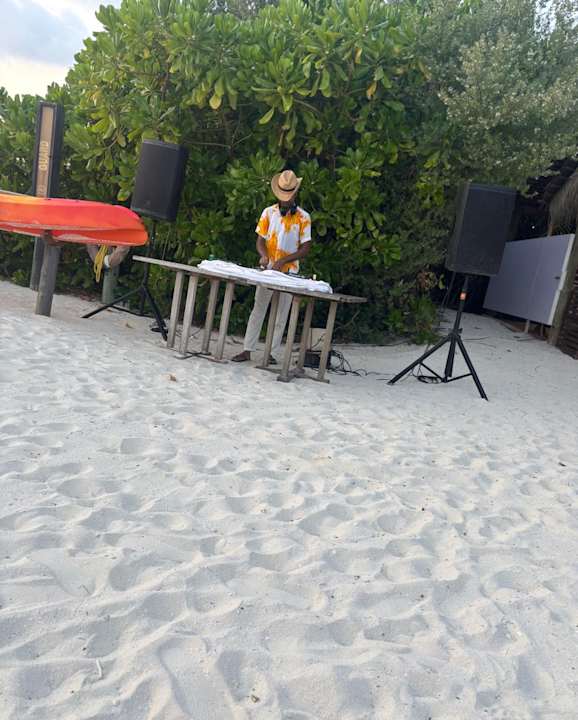 Strand Kuredu Island Resort & Spa