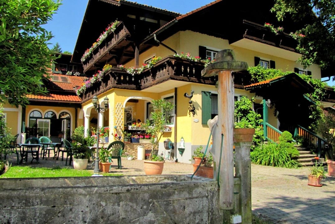Eingang und Gartenterrasse  Landhotel Waldmühle