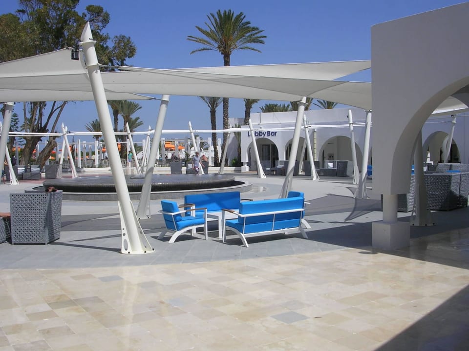 Plein voor de receptie One Resort Aqua Park & Spa