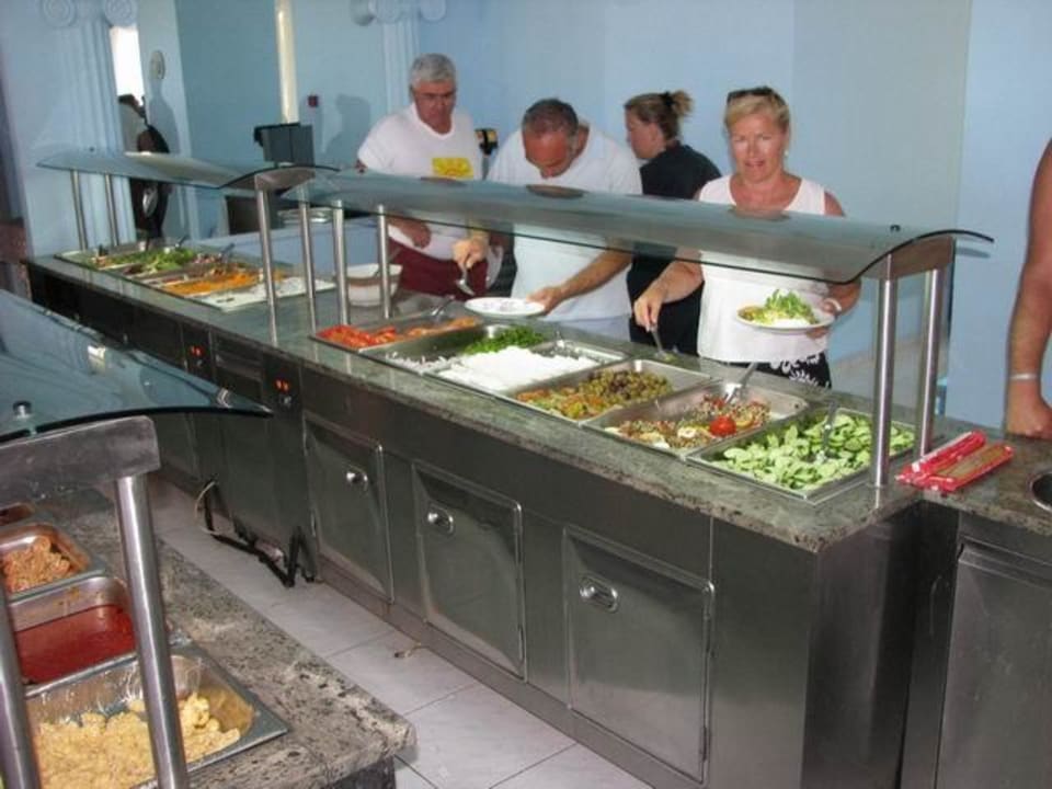 Immer frisches Salatbuffet Olympos Beach Hotel