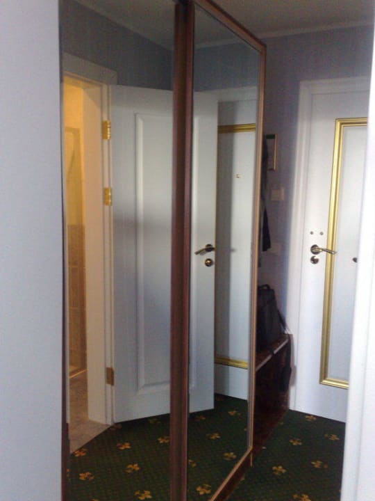 Blick ins Zimmer Alexa Hotel