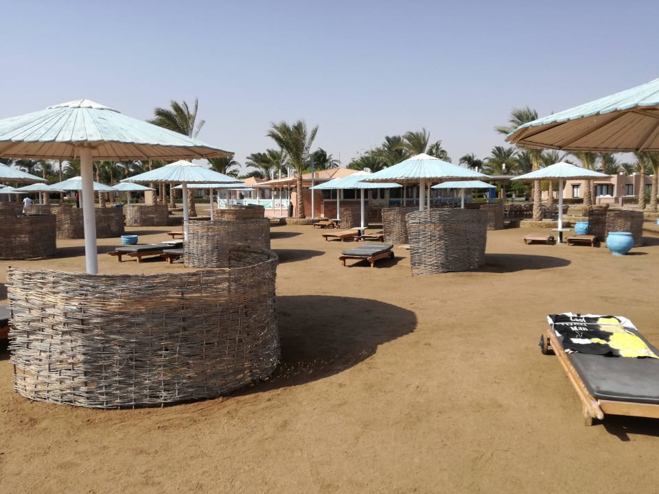 Sehr schöner Strand Pharaoh Azur Resort