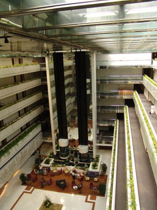 Lobby vom 5. Stock Concorde Hotel Singapore