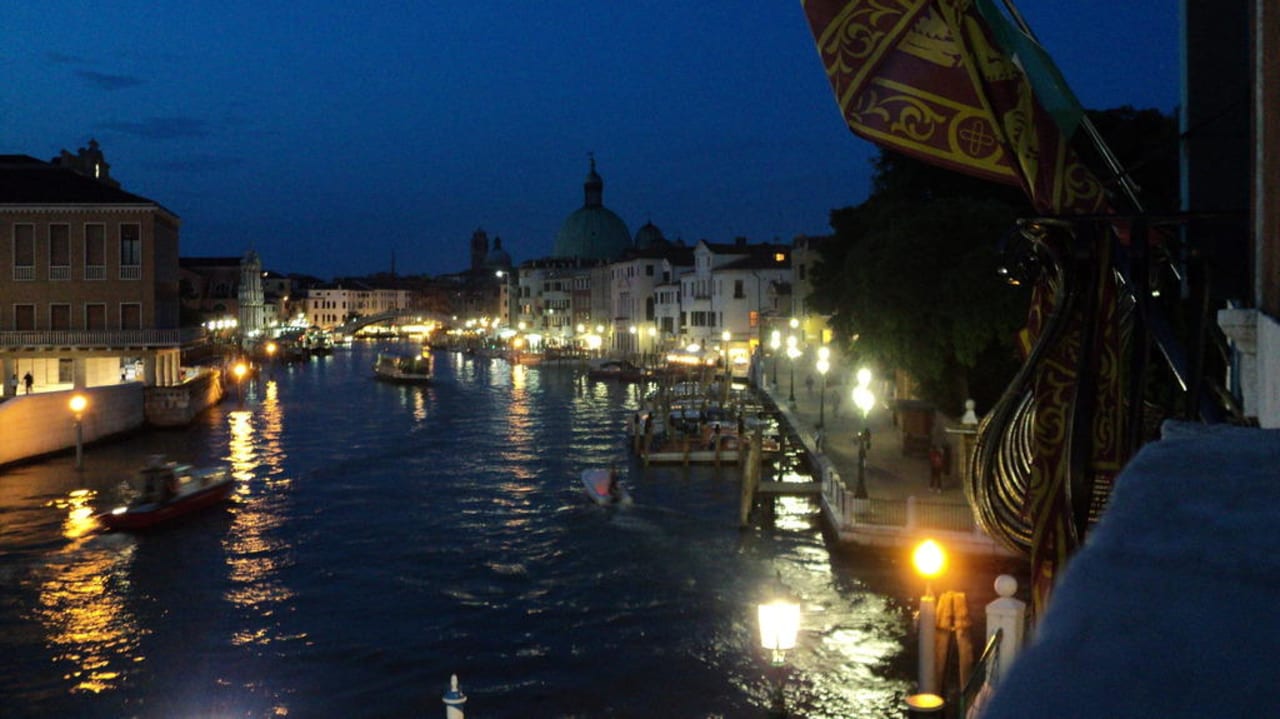 Blick auf die Haupt "Strasse" von Vendig Hotel Santa Chiara & Residenza Parisi