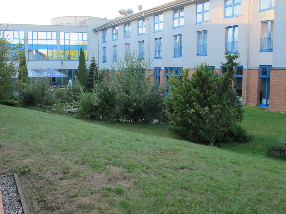Zimmerausblick/Garten Hotel Wyndham Garden Wismar
