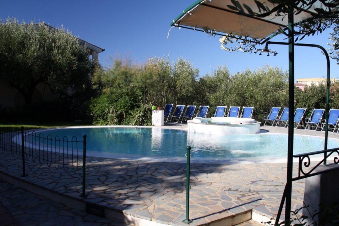 Poolanlage Villa Torre delle Viole