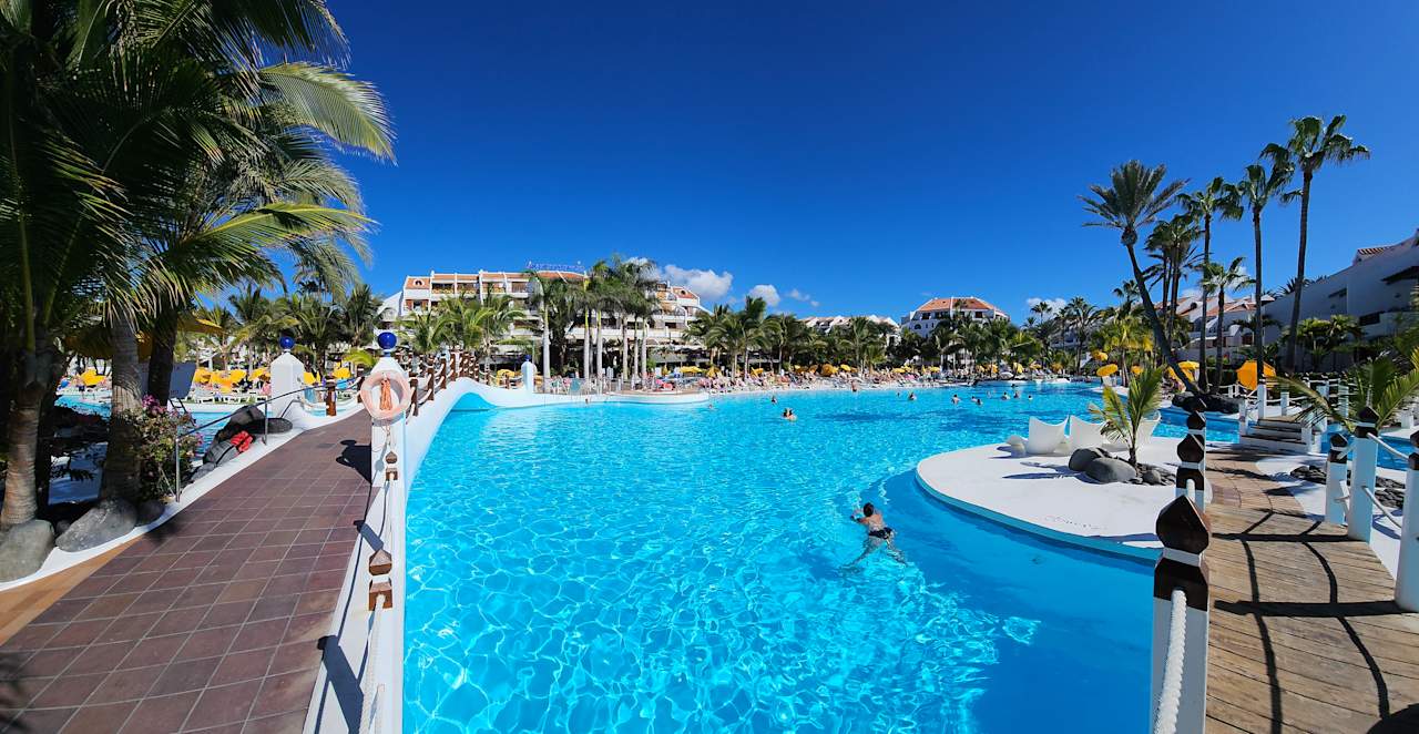 Pool Parque Santiago III Official