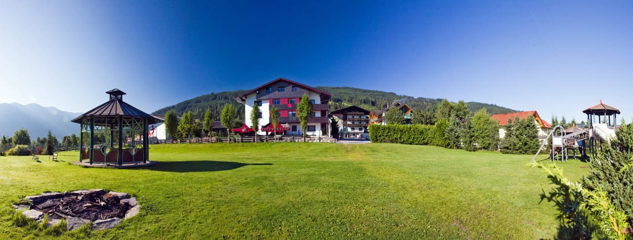 Lagerfeuerplatz mit Pavillon und Spielgeräten Bachlehen & Johanneshof, Jugendsporthotel