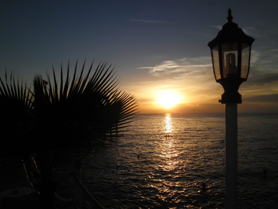 Hotelbar am Meer Sonnenuntergang Hotel Botanik Platinum