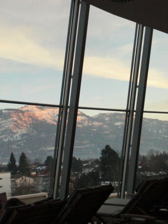 Ruhebereich (indoor) mit Liegen Four Points by Sheraton Panoramahaus Dornbirn