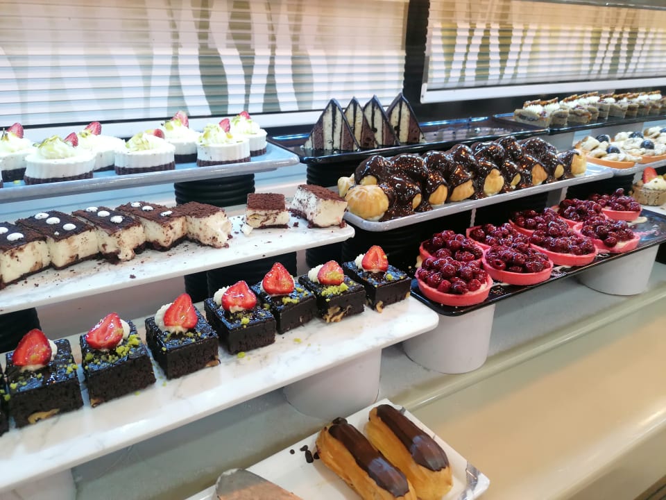 Gastro Saturn Palace Resort Hotel