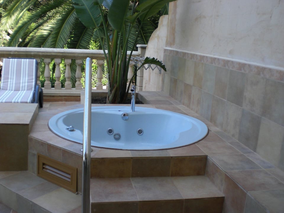 Whirlpool auf der Terrasse Lago Garden
