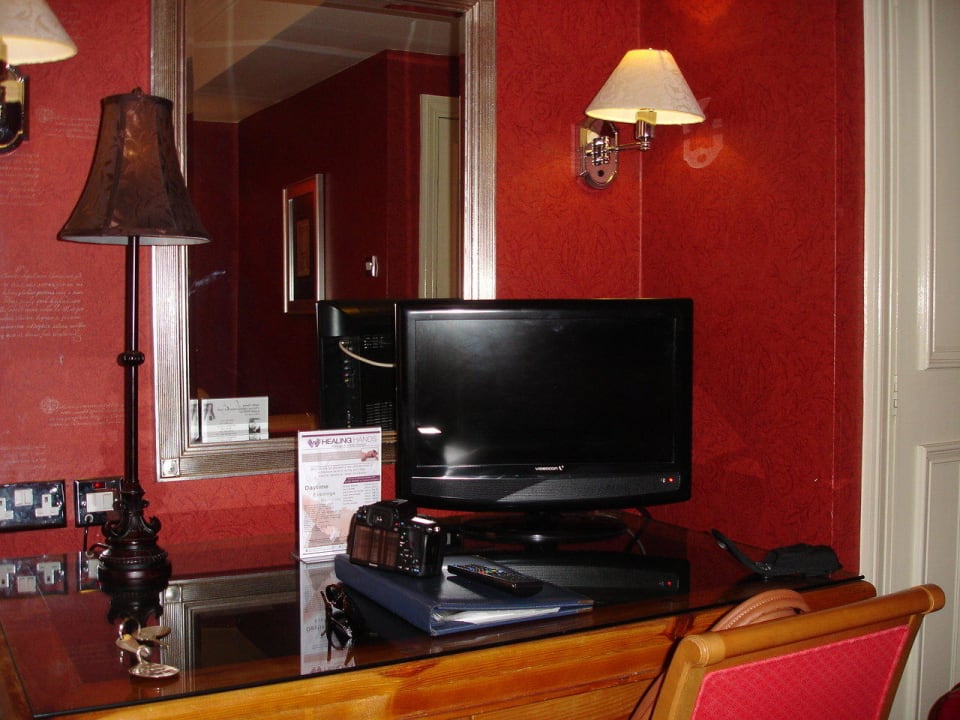 Riesen-Schreibtisch und TV Castle Hotel