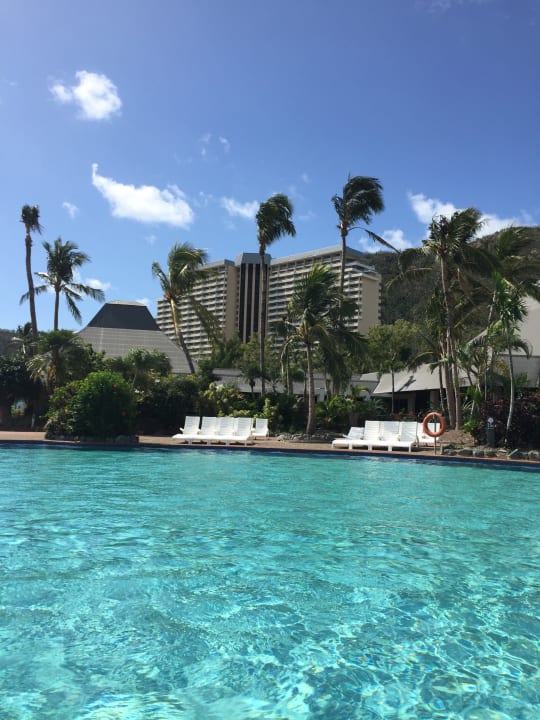 Hotel vom Pool aus Hotel Hamilton Island Reef View