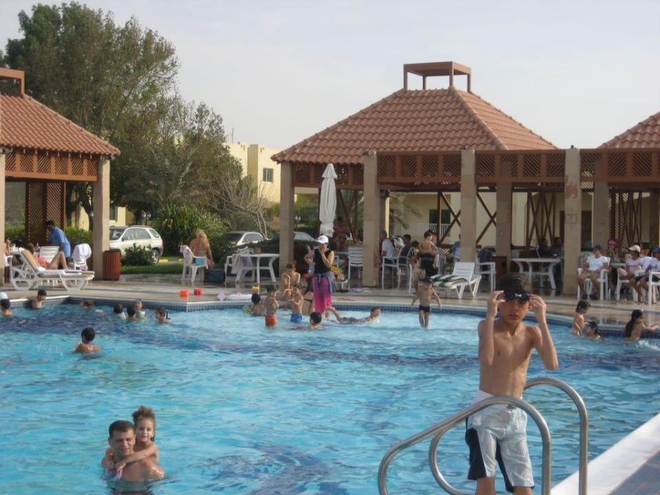 Massenbetrieb am Swimmingpool Umm Al Quwain Beach Hotel