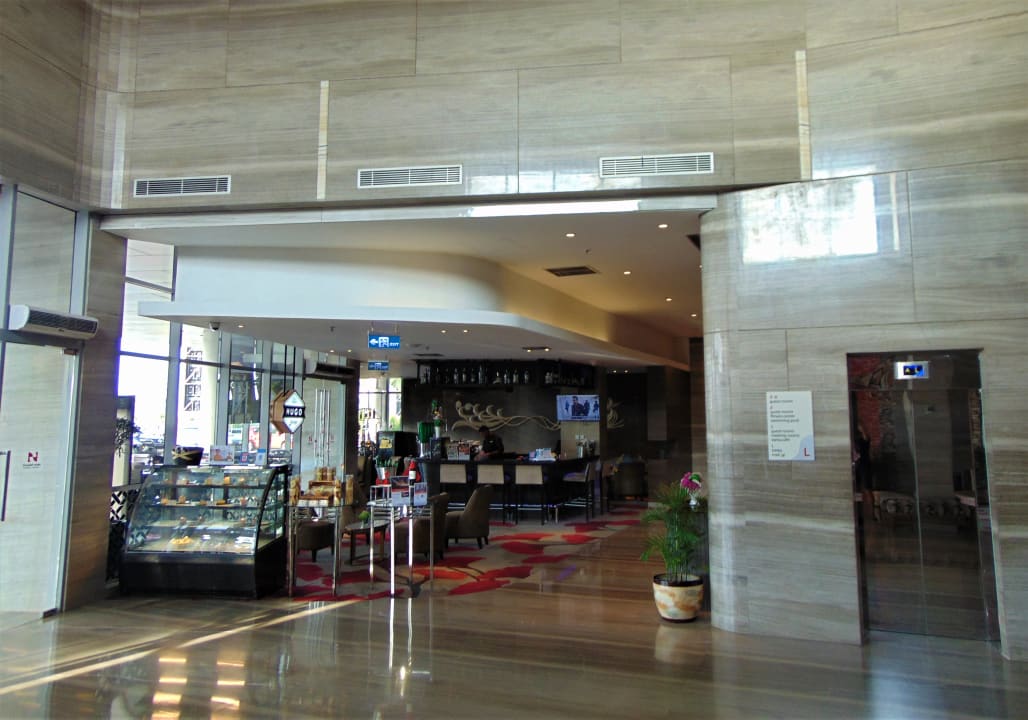 Lobby Swiss-Belhotel Airport Jakarta