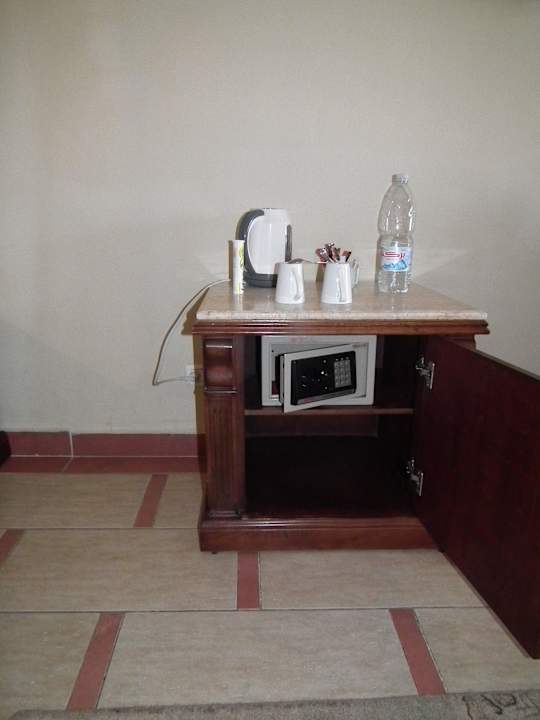 Sejf, czajnik, kawa Regency Plaza Aqua Park & Spa