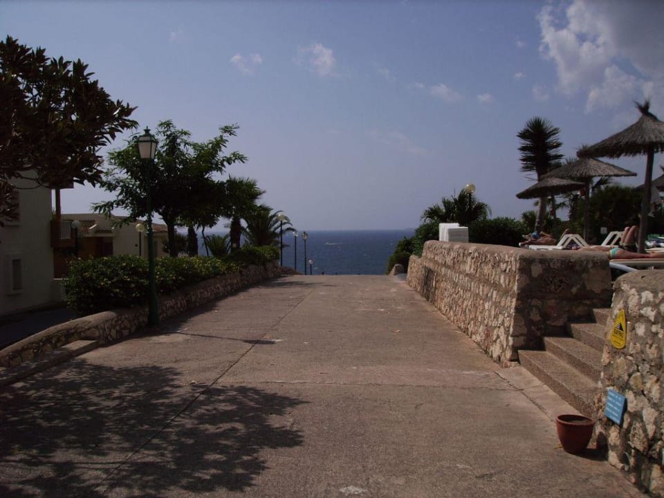 zwischen den Pools blau punta reina