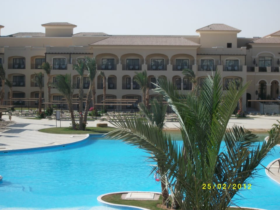 Am Pool Jaz Bluemarine