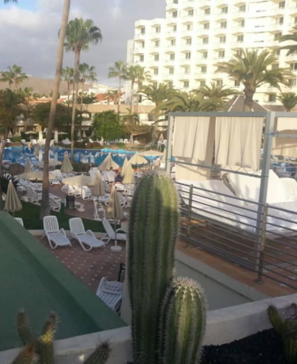 Teil der Poolanlage H10 Las Palmeras