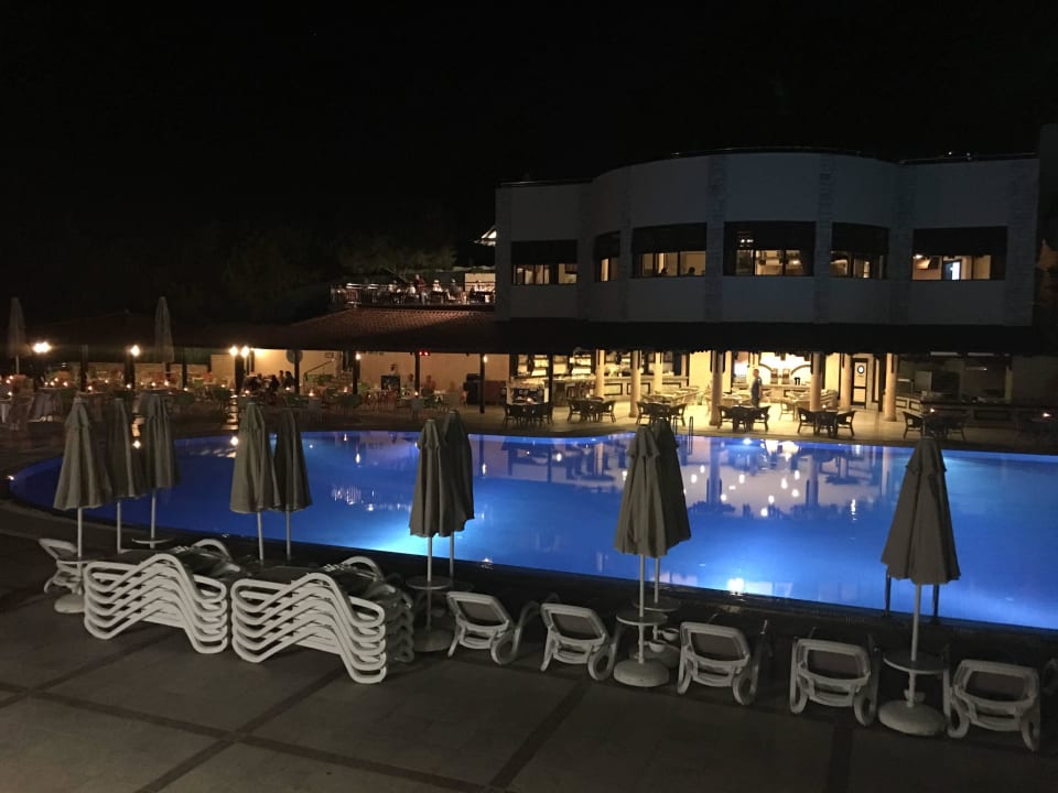 Pool mit Poolbar Melas Holiday Village